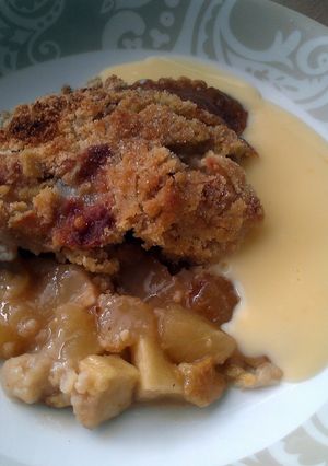 A picture of Vickys Pear and Apple Butterscotch Crumble, GF DF EF SF NF.