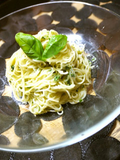 A picture of Chilled Spaghetti with Basil Sauce and Yogurt.