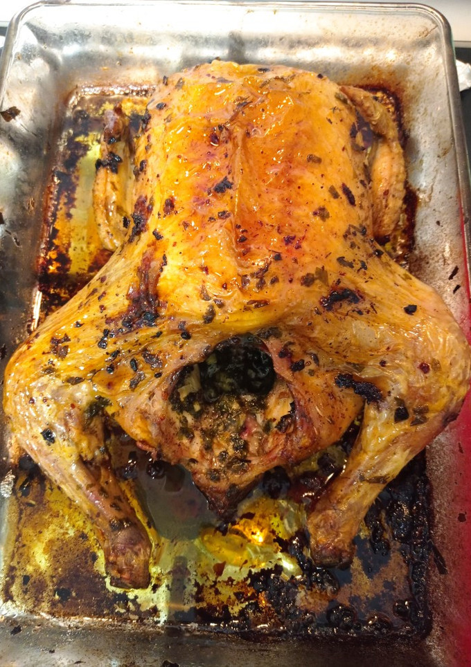 Una foto de Pollo con ajo y perejil al whisky para Navidad 🎄☃️🥂