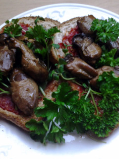 A picture of posh smoked oysters on toast.
