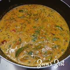 A picture of Dahi Shimla Mirch/Capsicum in Curd Gravy.