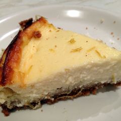 A picture of Lemon And Ginger Cheesecake.