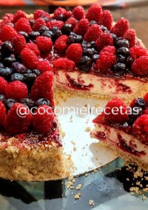 Una foto de 🍓🍇Tarta marmolada de frutos rojos 🍇🍓