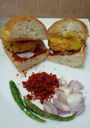 A picture of Vada pav.