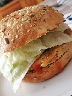 Una foto de Hamburguesa de atún 🐟
