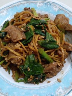 รูปของ เส้นเหลืองผัดซีอิ๊ว
