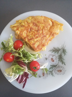 Una foto de Tortilla de patatas y bacalao