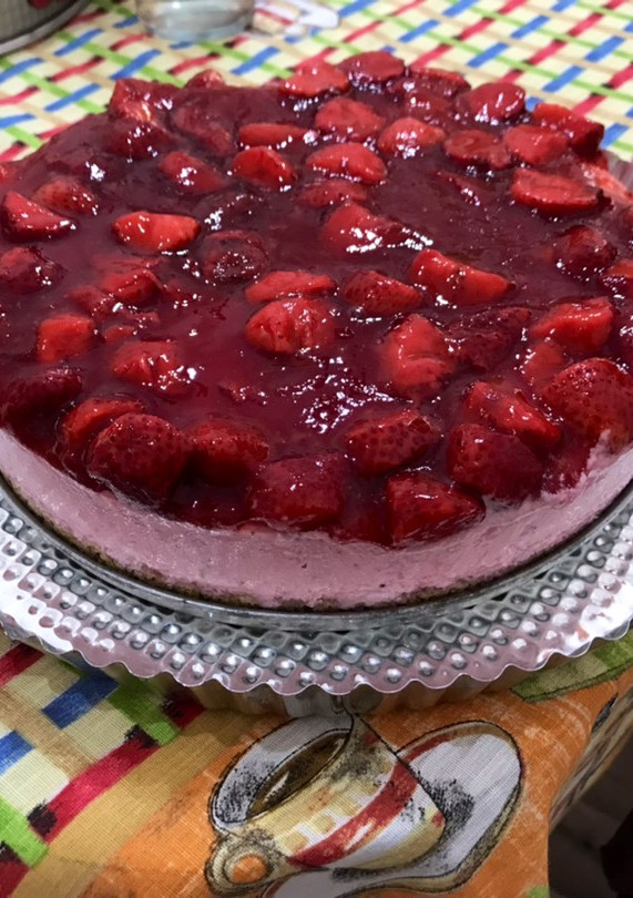 Una foto de Cheesecake de frutilla light, sin azúcar y sin TACC… y sin cocción!!