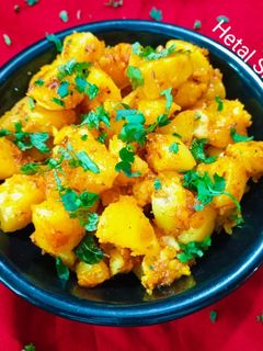 जीरा आलू (jeera aloo recipe in Hindi) रेसिपी मुख्य फोटो