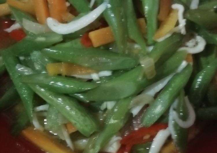 Proses Menyiapkan Tumis Buncis Teri Nasi, Enak