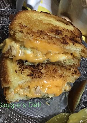 Una foto de Maggie’s tuna melt