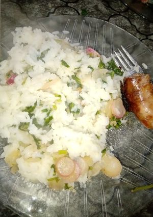 Una foto de Arroz,(con revuelto de rabanitos)