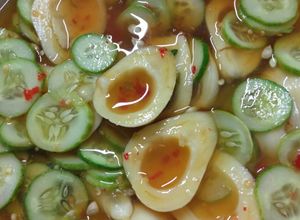 Foto resep Asinan salak timun dengan campuran gula merah dan asam jawa