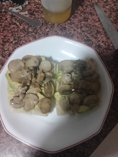 Una foto de Tosta de champiñones