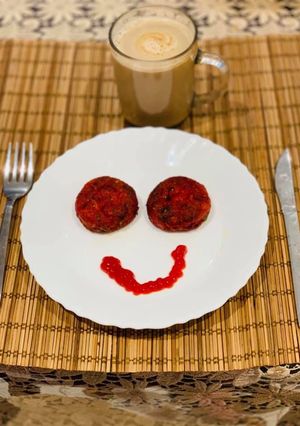 A picture of Beetroot and vegetables cutlets.