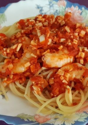 Foto principal de Espaguetis con langostinos y surimi (otra versión)