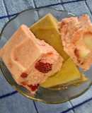 Helado de frutilla y crema de leche