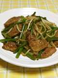 Beef Livers and Garlic Shoot Stir-fry