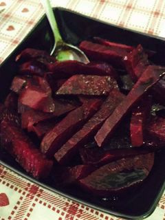 Hình của món salad củ dền.
