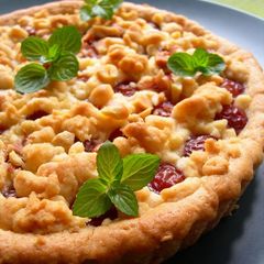 A picture of Cherry Crumble Tart.