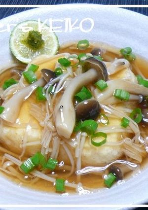 A picture of Deep-fried Tofu with Thickened Mushroom Sauce.