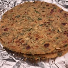 A picture of Methi Paratha.