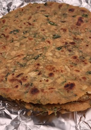 A picture of Methi Paratha.