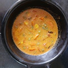 A picture of Indo- chinese curry.