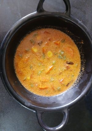 A picture of Indo- chinese curry.