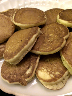 A picture of American fluffy pancakes.