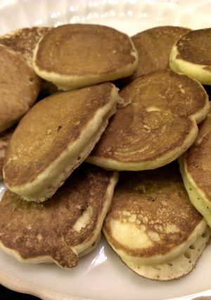 A picture of American fluffy pancakes.