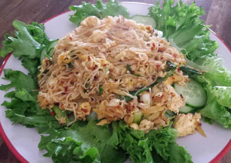 How to Make Ultimate Stir-fried macci noodles and egg