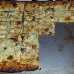 A picture of White Chicken Pizza.