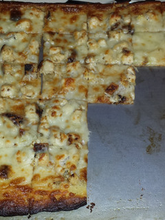 A picture of White Chicken Pizza.