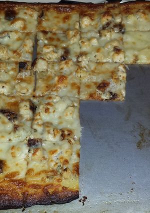 A picture of White Chicken Pizza.