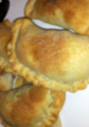 A picture of lebanese sfiha.