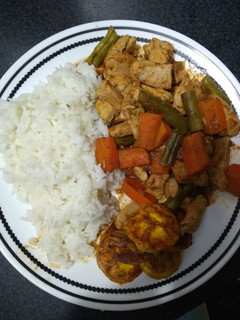 Una foto de Habichuelas y Zanahoria con pollo / Lahme ma'a lubiah