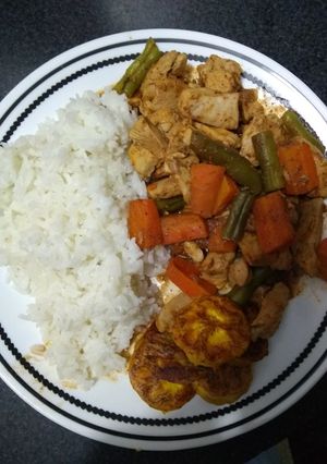 Una foto de Habichuelas y Zanahoria con pollo / Lahme ma'a lubiah