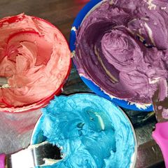How to colour butter icing A picture of How to colour butter icing.