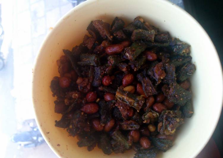 crispy fried okra with peanuts