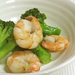 A picture of Lightly-seasoned Shrimp and Broccoli for Bentos.