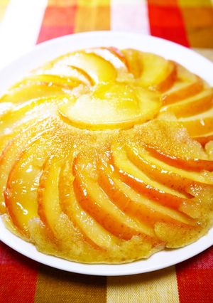 A picture of Easy Apple Cake Made In a Frying Pan.