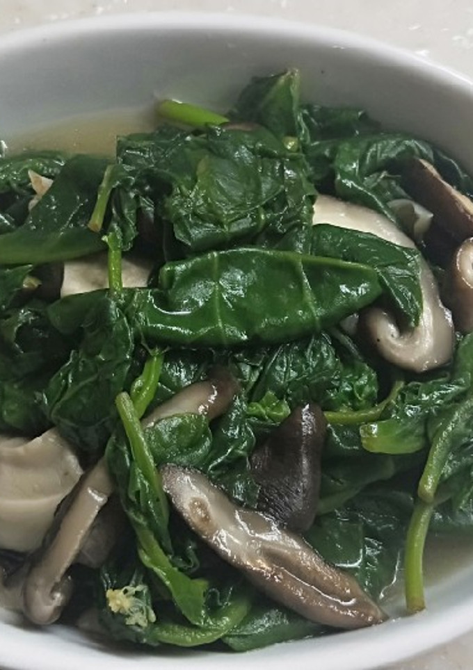 蒜炒香菇皇宮菜 的食譜成品照片