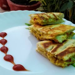A picture of Cheesy Paneer Kulcha.