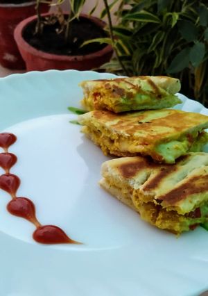 A picture of Cheesy Paneer Kulcha.