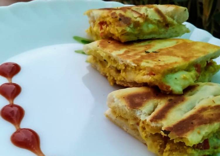 Recipe of Delicious Cheesy Paneer Kulcha