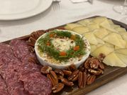 Una foto de dip queso philadelphia y nueces