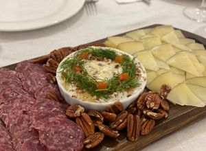 Una foto de Dip de queso Philadelphia, nuez y miel