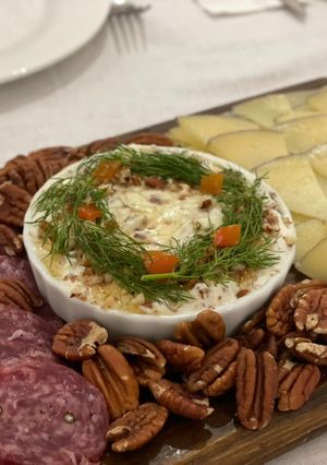 Una foto de Dip de queso Philadelphia, nuez y miel