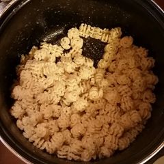 A picture of Garlic Parmesan Noodles.
